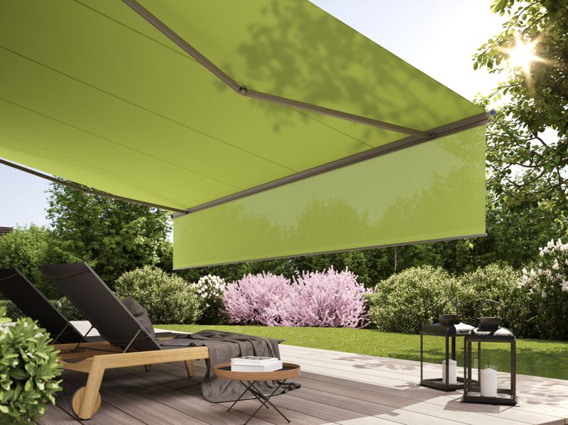 markilux 1600 with green fabric cover and green shadeplus. Frame in gray.