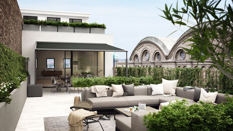 markilux pergola compact avec toile noire sur le toit-terrasse d'un penthouse moderne dans la grande ville.