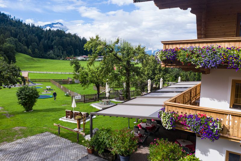 Reference image markilux pergola stretch of the Feriengut Oberhabach in Kirchdorf, Tyrol