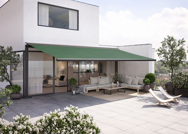 markilux syncra uno with one-sided cassette awning markilux 1600 with green fabric cover on a roof terrace.