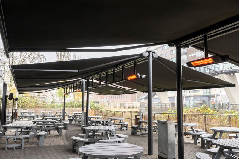 Reference image of free-standing double awnings mx syncra with radiant heaters