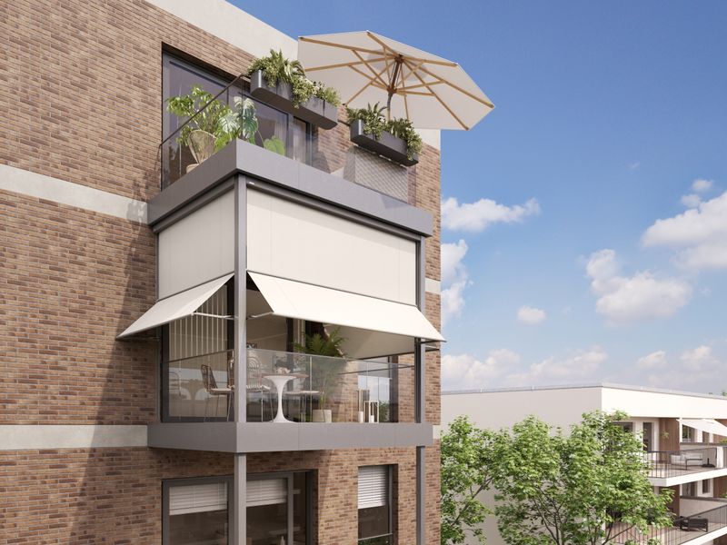 Marquisoleta mx 740 con lona de tejido beige instalada en el balcón de un edificio de apartamentos