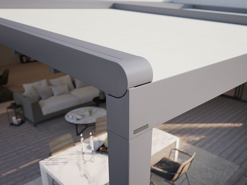 markilux pergola stretch: detailed view of the front profile with integrated gutter.