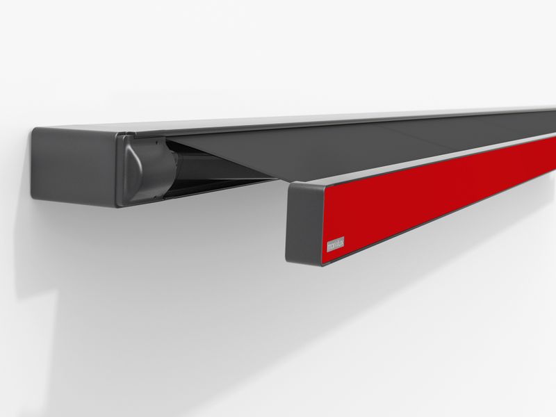 L'mx 970 con cassonetto color antracite e profilo frontale nel colore rosso camino.