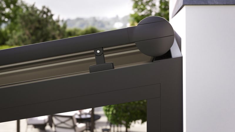 Detalle imagen cofre del toldo de cristal markilux 8800 de perfil.