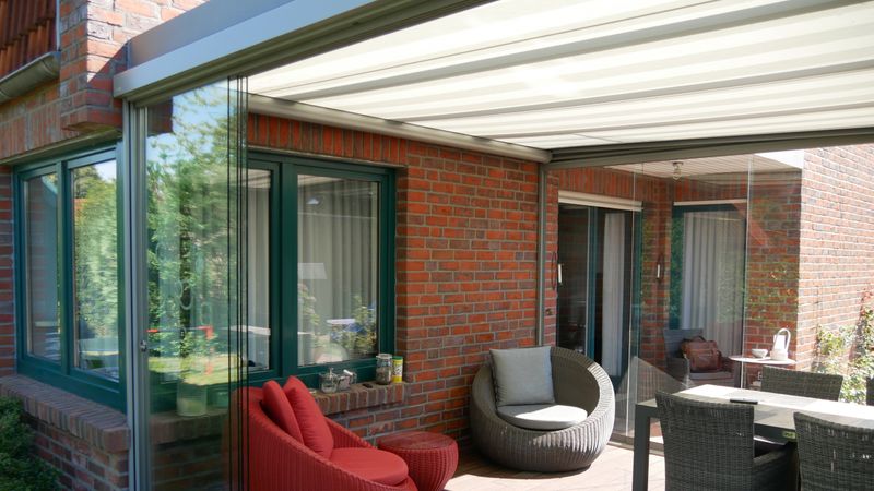 Vinterhave udstyret med markilux 879 indvendig markise og markilux 620 lodret markise.