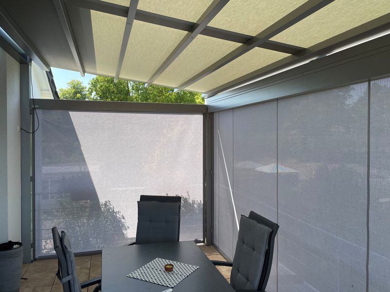 markilux pergola stretch som solskydd för balkonger med sidoelement för siktskydd och låg sol