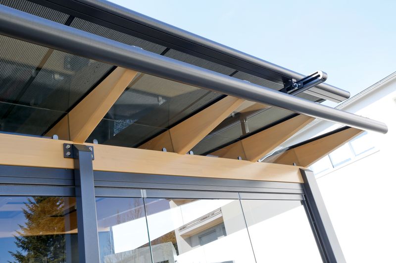 Reference of a markilux 8850 top glass awning with indented guide tracks.