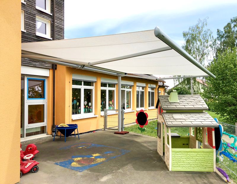 Reference image of a markilux 1600 over playground of a kindergarten